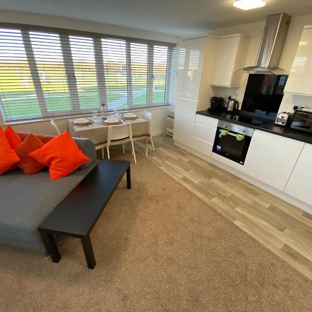 Bushfield House Apartment Питерборо Екстериор снимка