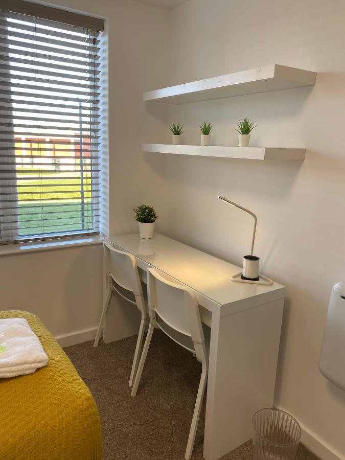 Bushfield House Apartment Питерборо Екстериор снимка